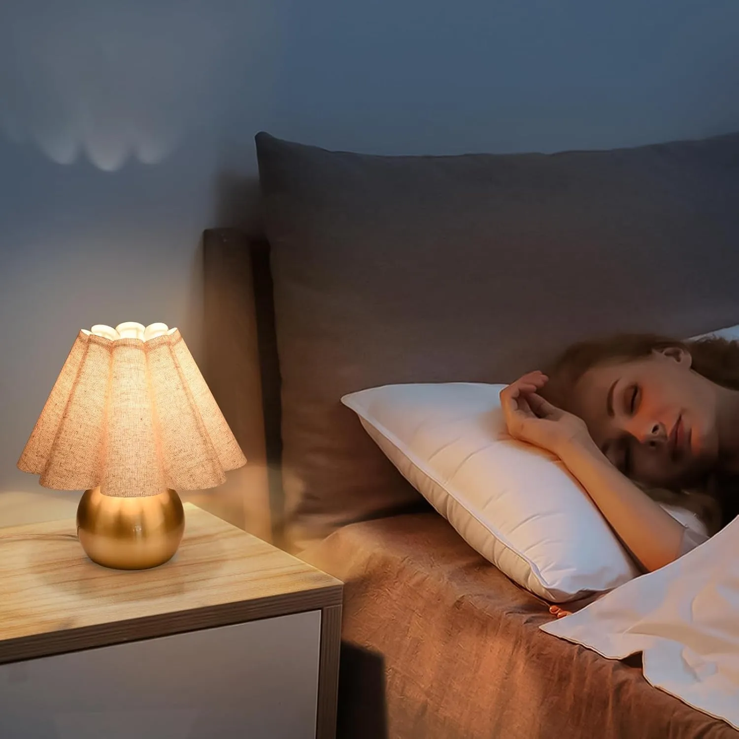 Gold Small Bedside Table Lamp, Brass Gold Bedroom Lamps, Cute Mini Table Lamps for Small Spaces with Scalloped Shade for Living Room, Kids Dorm